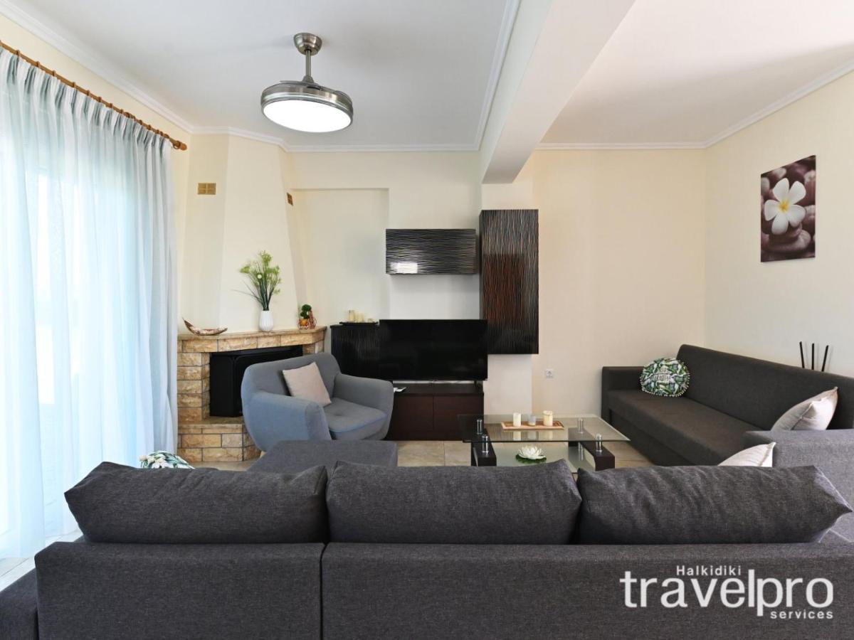 Villa Iris By Rentalspro Services - Agios Mamas Beach ภายนอก รูปภาพ