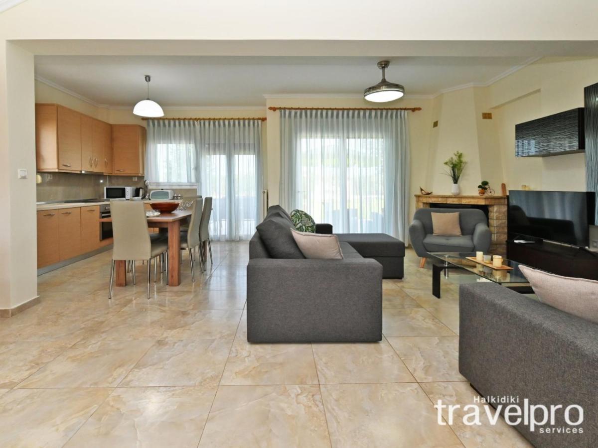 Villa Iris By Rentalspro Services - Agios Mamas Beach ภายนอก รูปภาพ