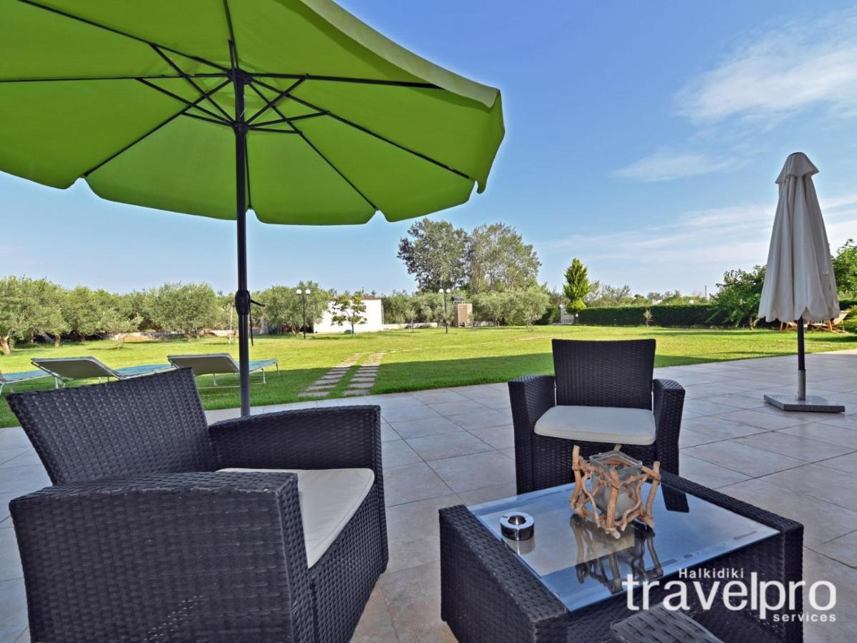 Villa Iris By Rentalspro Services - Agios Mamas Beach ภายนอก รูปภาพ