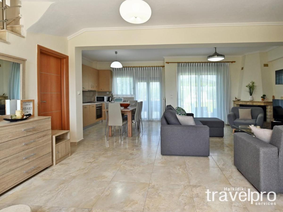 Villa Iris By Rentalspro Services - Agios Mamas Beach ภายนอก รูปภาพ
