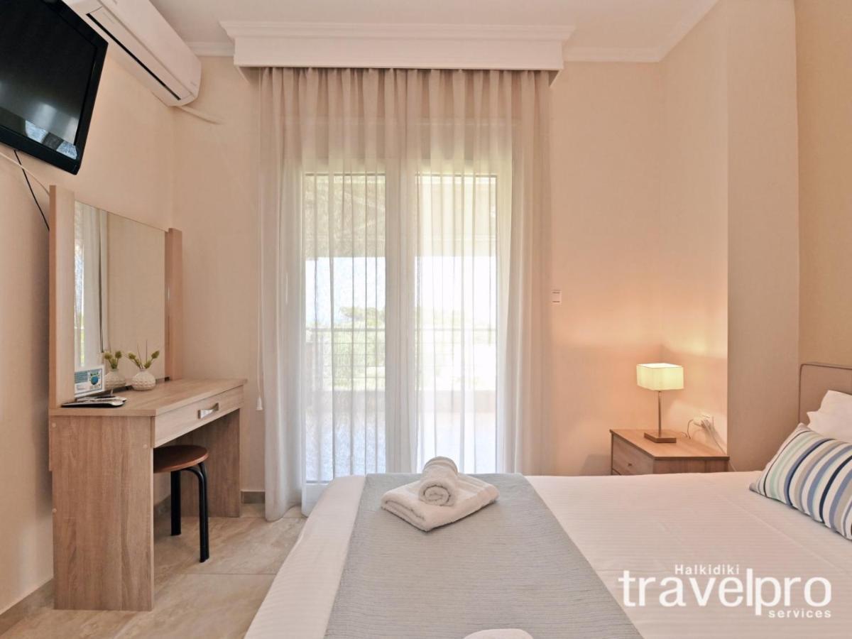 Villa Iris By Rentalspro Services - Agios Mamas Beach ภายนอก รูปภาพ