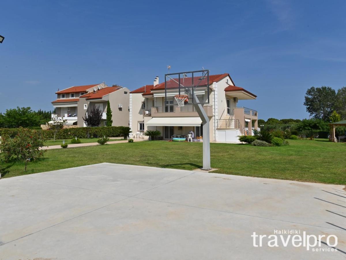 Villa Iris By Rentalspro Services - Agios Mamas Beach ภายนอก รูปภาพ