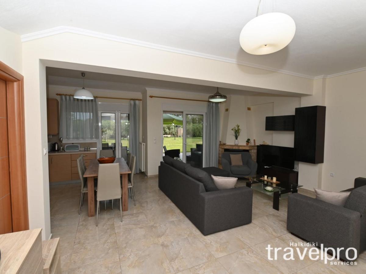 Villa Iris By Rentalspro Services - Agios Mamas Beach ภายนอก รูปภาพ
