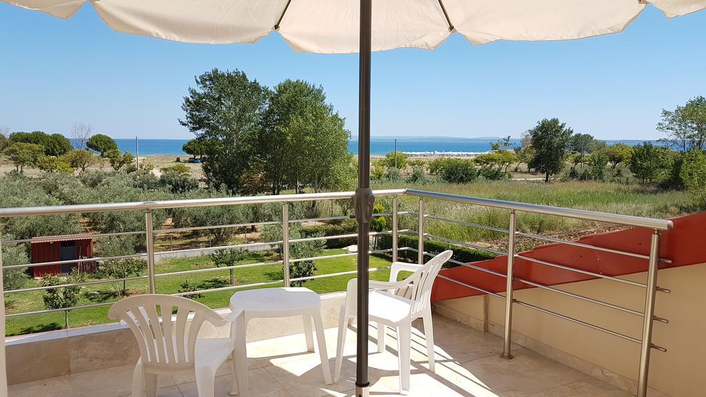 Villa Iris By Rentalspro Services - Agios Mamas Beach ภายนอก รูปภาพ