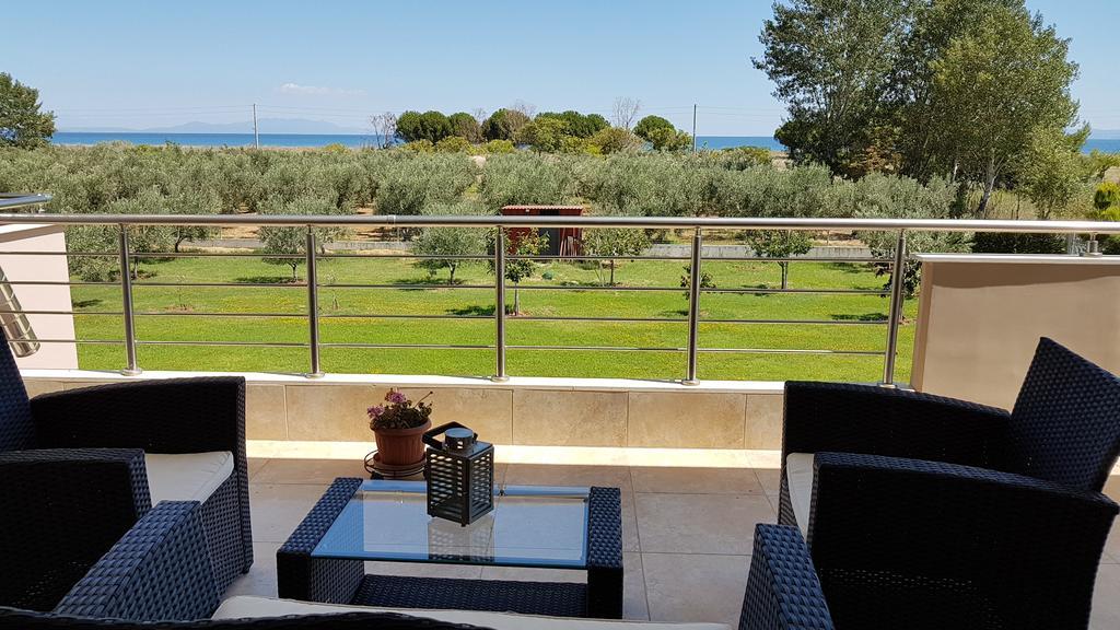 Villa Iris By Rentalspro Services - Agios Mamas Beach ภายนอก รูปภาพ