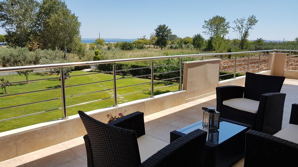 Villa Iris By Rentalspro Services - Agios Mamas Beach ภายนอก รูปภาพ